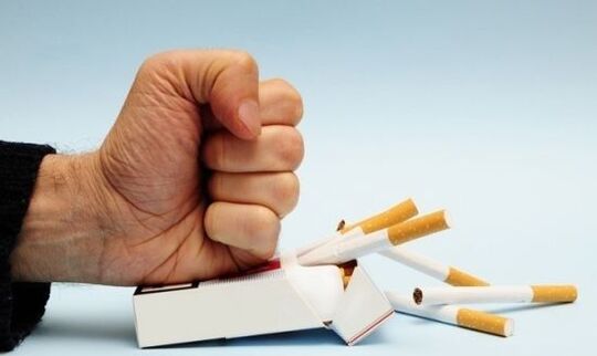 parmak eklemlerinde ağrıyı önlemek için sigarayı bırakmak