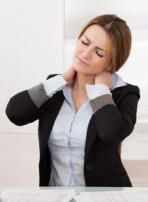 Osteokondroz nedeniyle boyun ağrısı